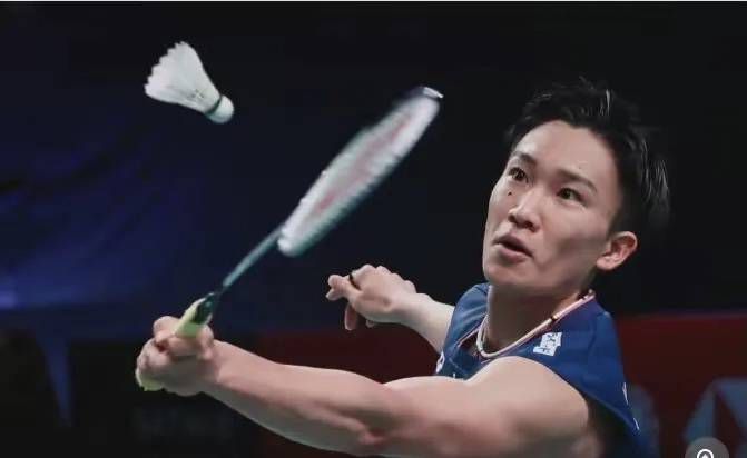 拜仁1-0领先曼联【比赛焦点瞬间】第5分钟，安东尼内切尝试一脚兜射，打高了第8分钟，安东尼右路过掉金玟哉，随后突破至底线被卡位了第10分钟，凯恩禁区前一脚低射，球速太慢被奥纳纳拿下第18分钟，穆西亚拉倒在禁区里，裁判没有理会第23分钟，卢克-肖禁区前尝试一脚远射，诺伊尔将球击出底线第23分钟，加纳乔与科曼在底线发生冲突，双方球员围了上来第26分钟，萨内中路杀出直冲禁区，险些一条龙！